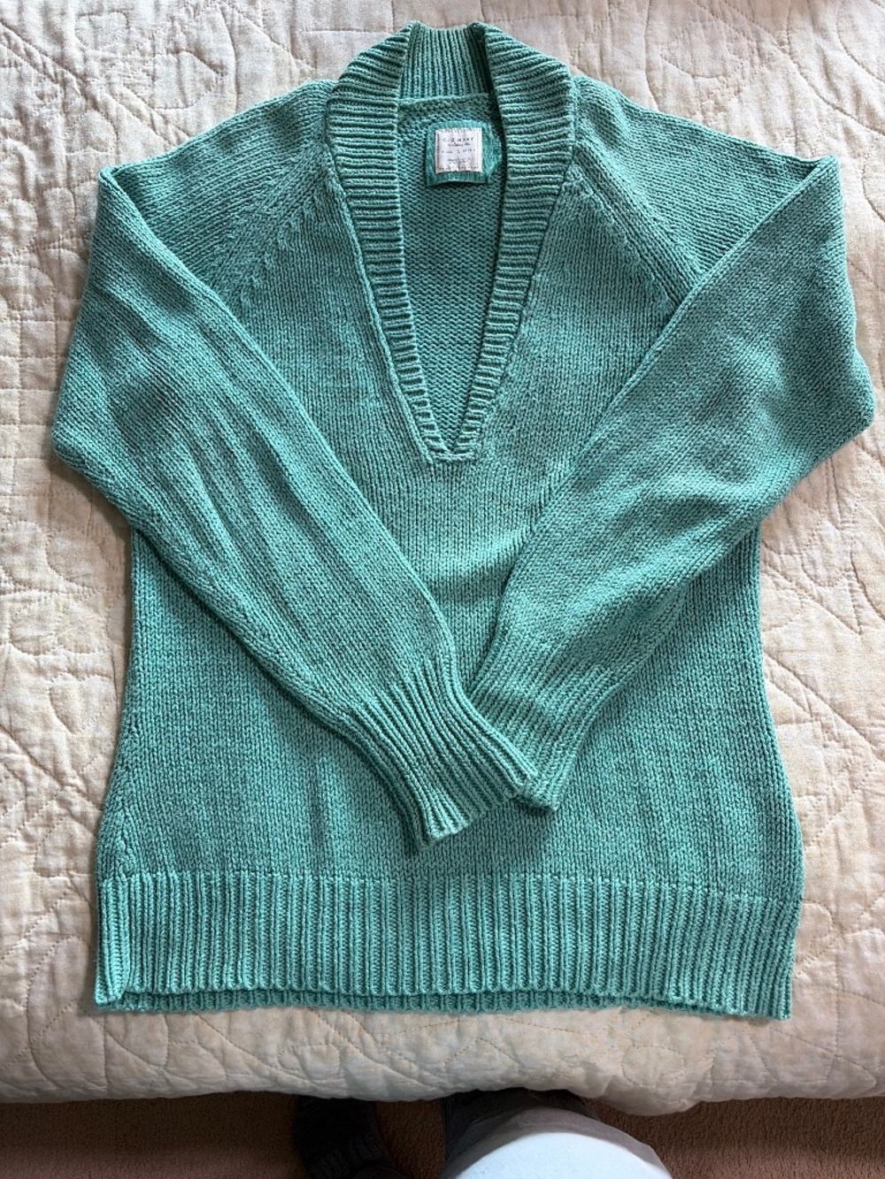 Old Navy Green v-neck sweater size L